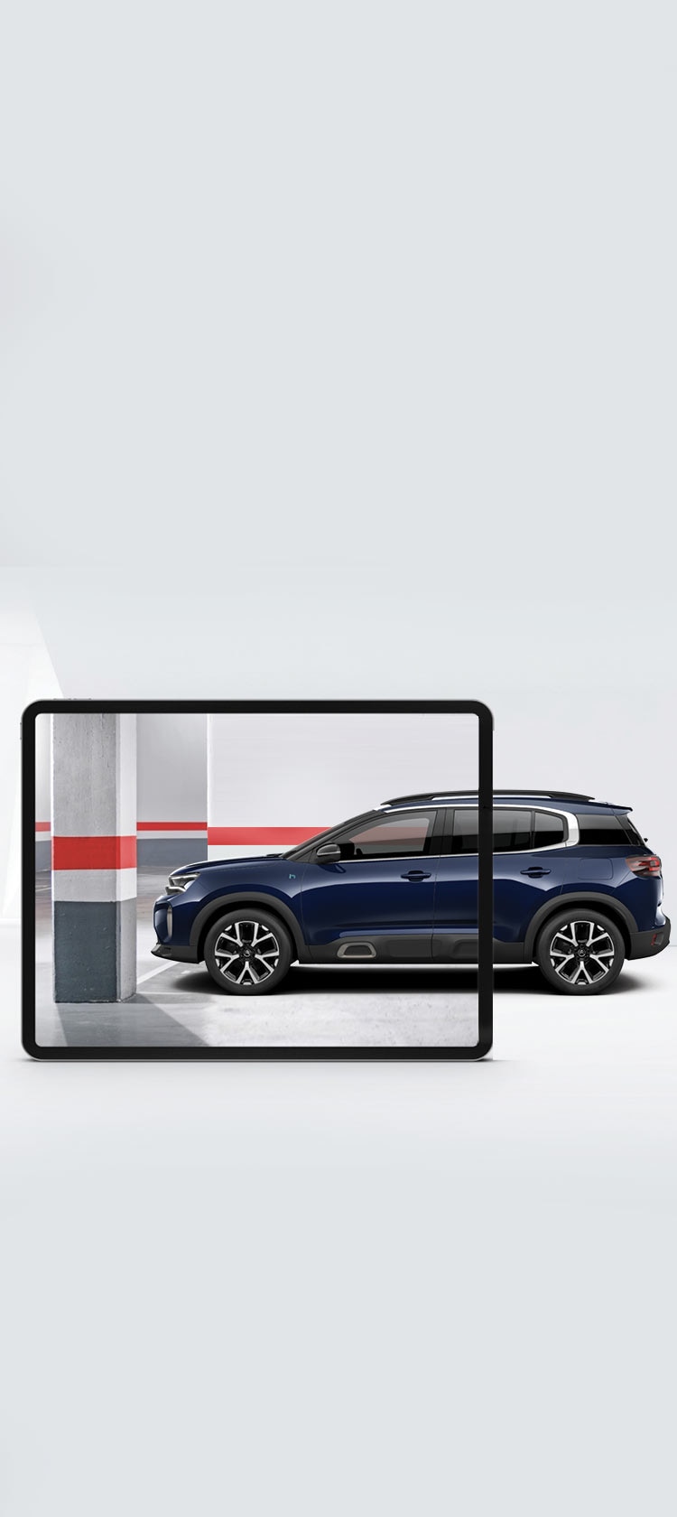 Nouveau C5 Aircross dans parking sur fong gris